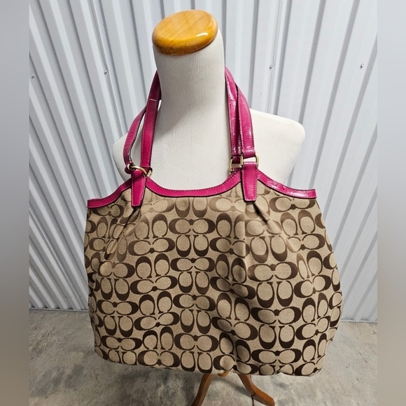 COACH BAG X-LARGE TOTE JACQUARD C with Hot Pink Vinyl 18" w x 11.5" L - Picture 9 of 14